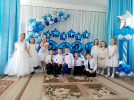 В нашем детском саду началась череда выпускных. В нашем детском саду началась череда выпускных.